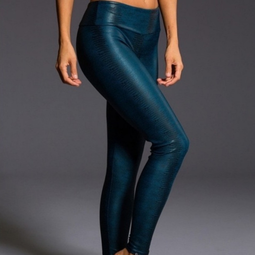 Onzie Fiji Teal & Black Reptile Full Length Leggings Size XS
